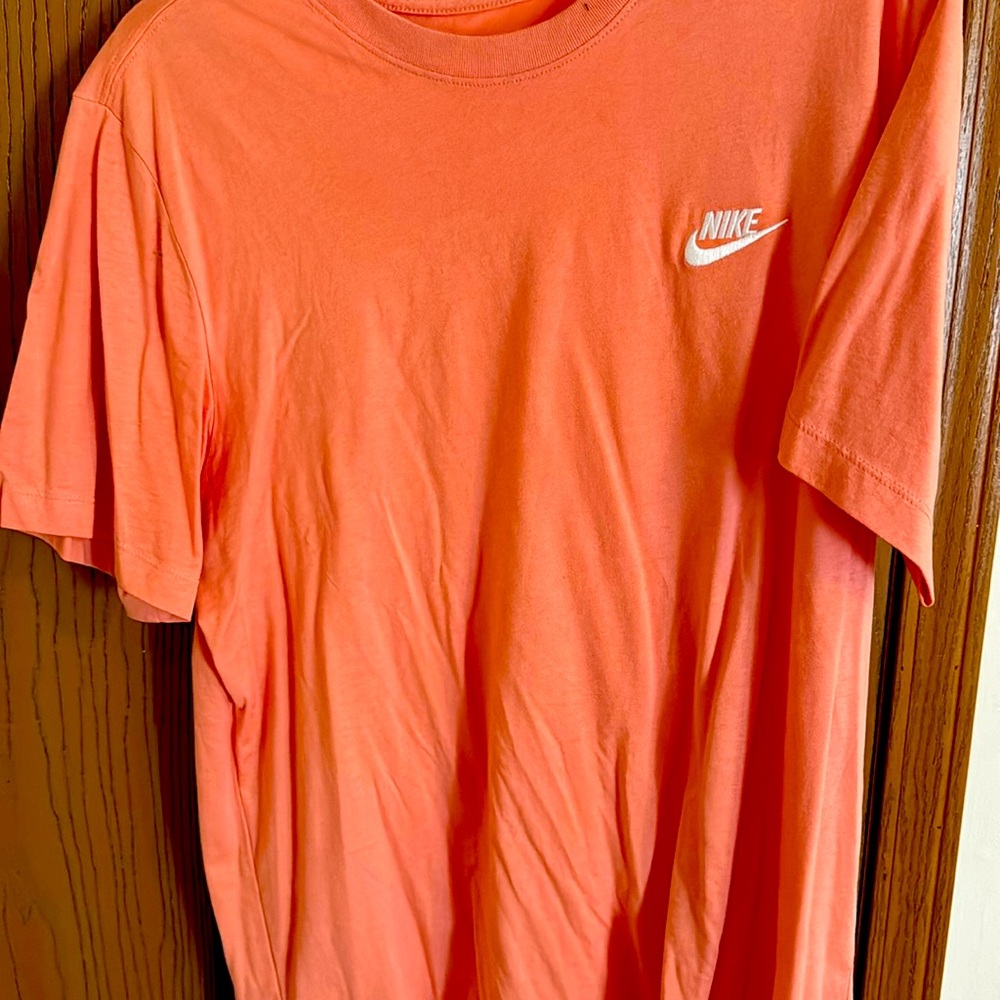 Men’s large pink Nike tshirt